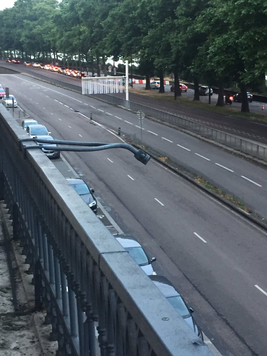 EvelyneDelbos's tweet photo. @MetropoleRouenN et @Rouen : #attractivité #bouchons #circulationimpossible #onpeuttravailler? #déductibledesimpôts? https://t.co/JRKYkoyYKw
