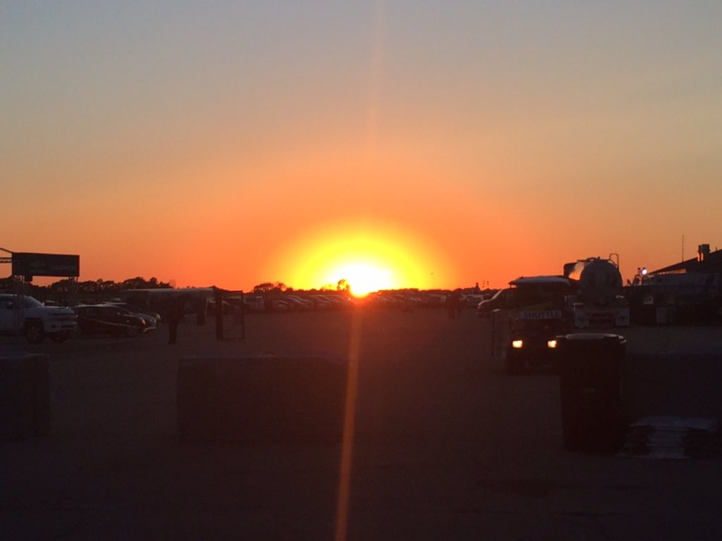 ejr2006's tweet photo. Iowa Speedway sunset❤️ https://t.co/dNmlVZpRkl