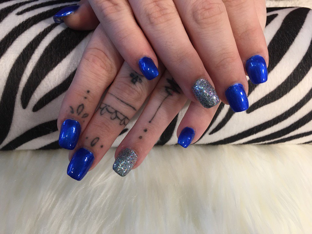 MzFun2know's tweet image. Frostbite blue w/Liquid Crystal on FullSet Acrylic. (318)751-4204