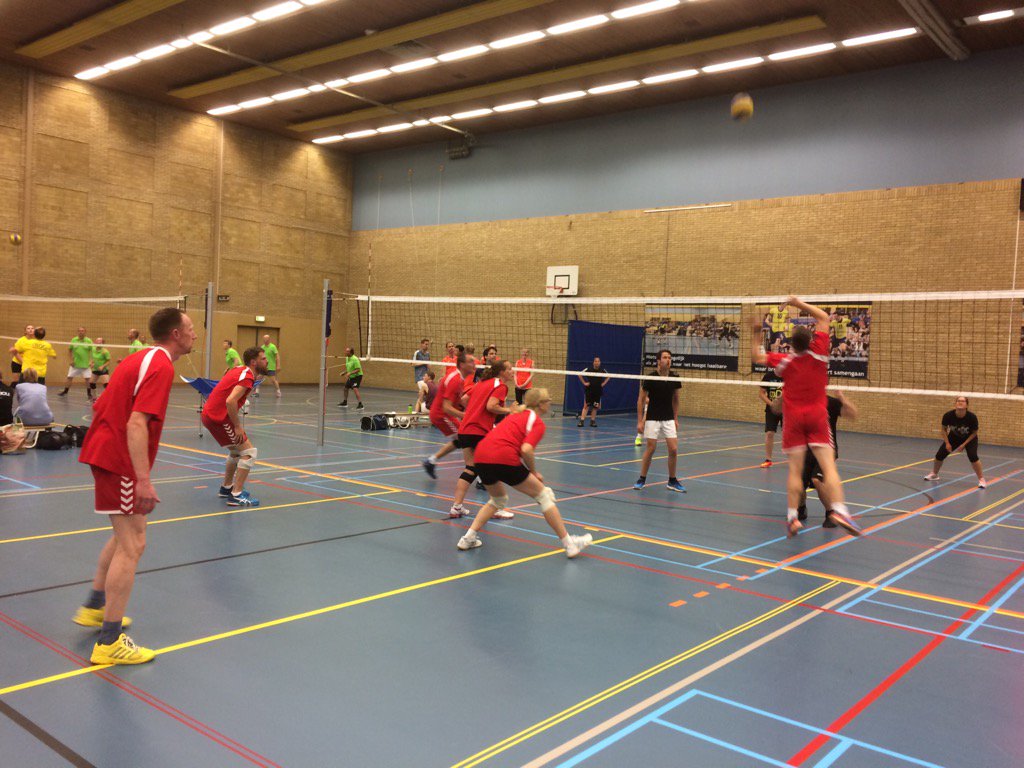Jacco_1972's tweet photo. Team #InfoMil op titel- én... slagroomtaartkoers!!! 4 down, 1 to go! #bedrijvenvolleybal https://t.co/4o8ng6CQBw