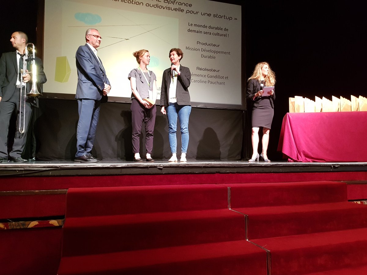 DeauvilleGreenA's tweet photo. Le prix spécial de la @Bpifrance est décerné au @Min_Culture_ML pour le film "le monde de demain sera culturel !"
#BPI #DGA17 https://t.co/m19ehAeLgS