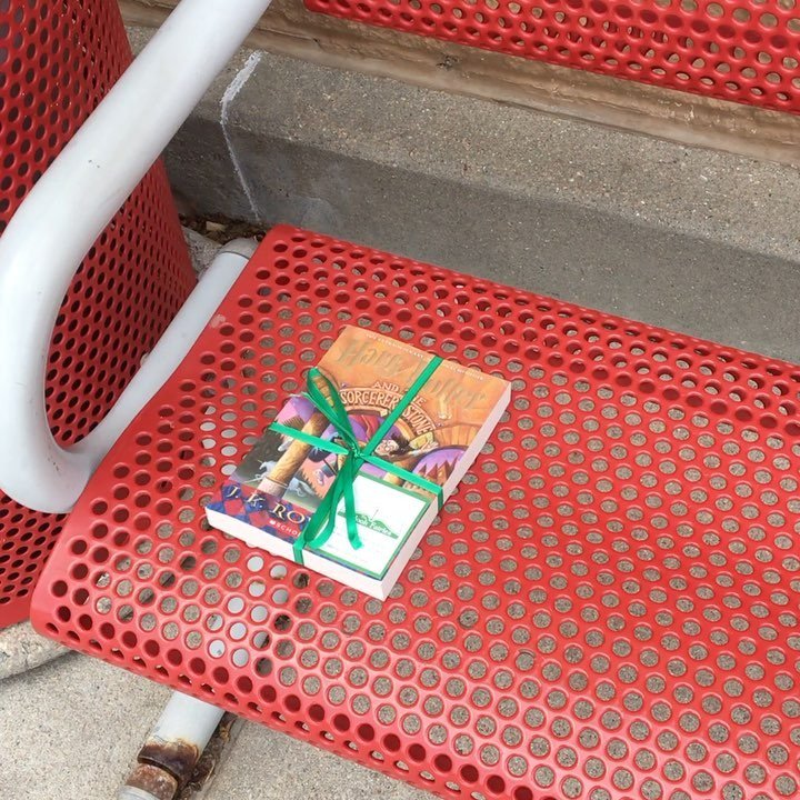 bookfairiesNE's tweet photo. Celebrating #harrypotter20 with some "Sorcerer's Stone" and "Beedle the Bard" Who will find them? #bookdrop #bookf… https://t.co/u5jLXxeHlD https://t.co/pbGKJSlquZ