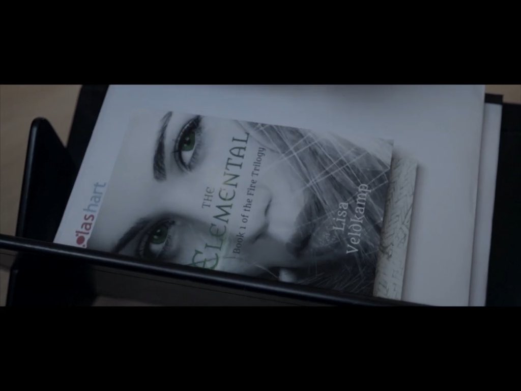 LisaVeldkamp's tweet photo. Eeekkk! My book #TheElemental is in the short movie #Londo How freakin' awesome is that!! @FilmTokoCreates #Indonesia @josscy #movie https://t.co/S036q6aEnq