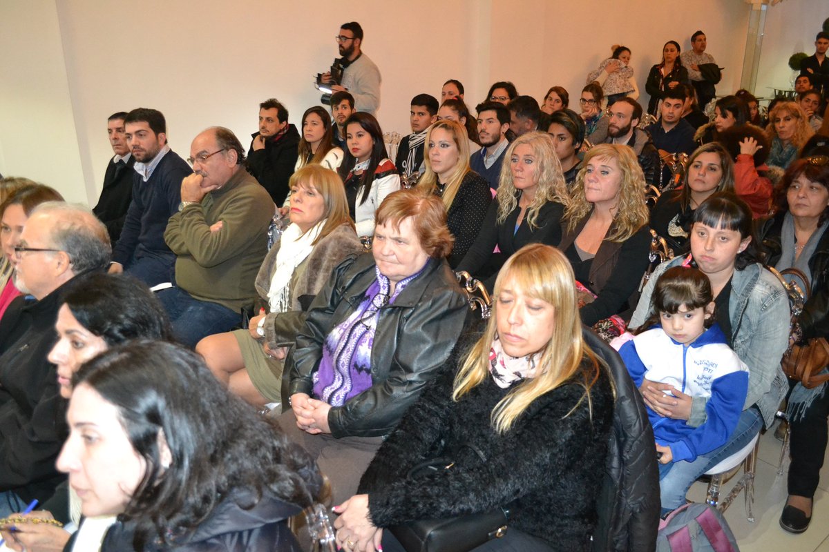#GrupoCrear. Lanzamiento en Lanús de nueva corriente de pensamiento. Mesa debate sobre crisis venezolana.