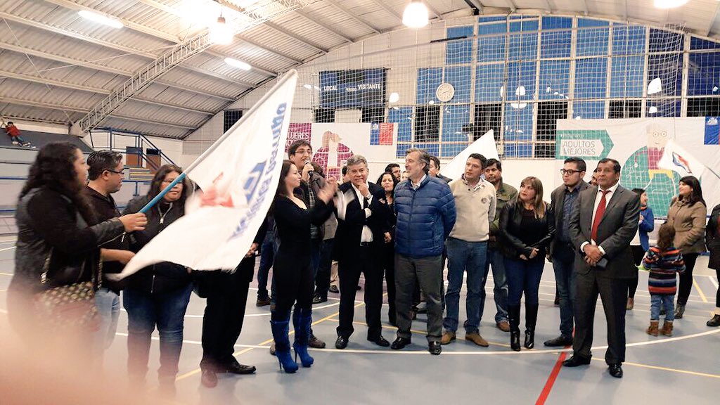 dipu_mespinosa's tweet photo. Gran firmatón para nuestro @guillier en su camino a la Presidencia de Chile en gimnasio 21 Mayo en #Antofagasta #todosxguillier #Calama https://t.co/rqT3ufH7Xf