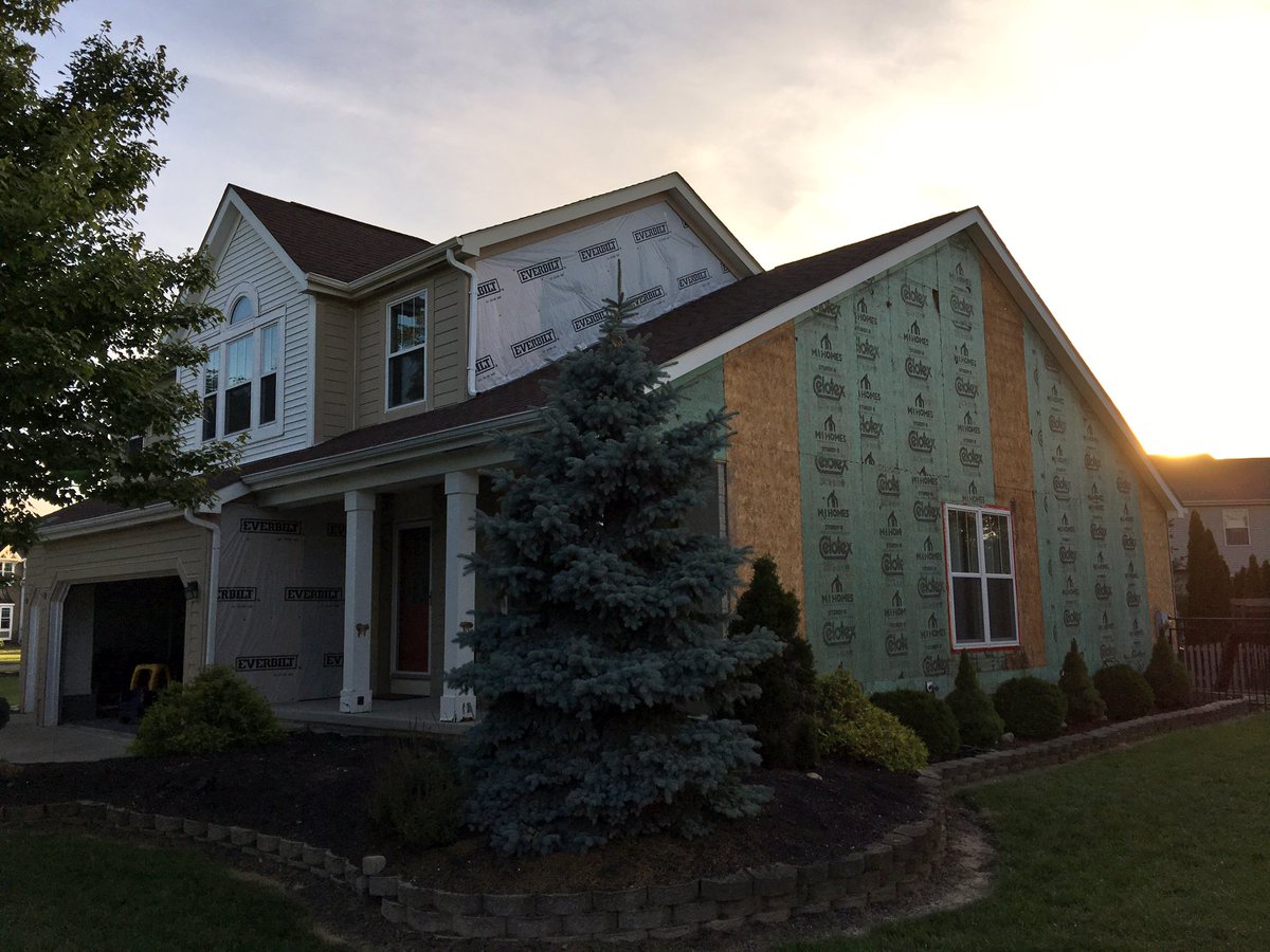 POB626's tweet photo. House under serious demo.  It will look good.   #O'Block #HooverCrossing #GroveCity #justpaintit https://t.co/AnncW1qDD5
