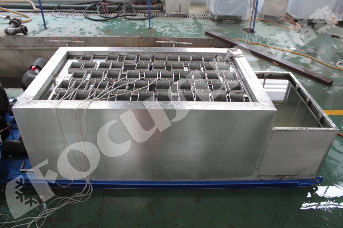 emonum328's tweet image. Focusun block ice machine ,1ton/day,brine refrigeration .air cooling way #focusunicemachine #blockicemaker #chinaicemachine