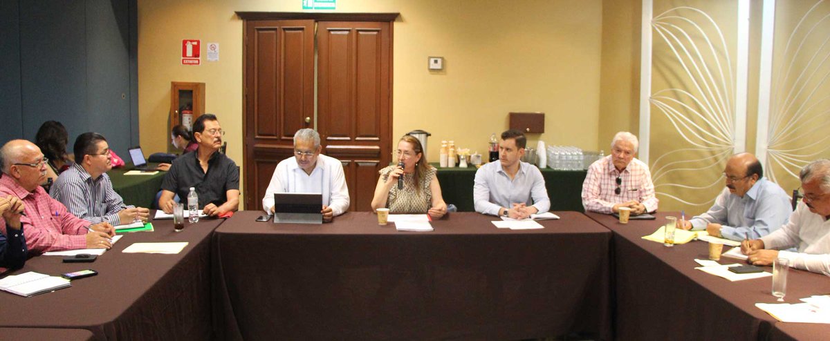 La Rectora del CRESON sostuvo una reunión con directores de las Escuelas Normales y de las UPN en Sonora ifodes.edu.mx/nota.php?nota=…