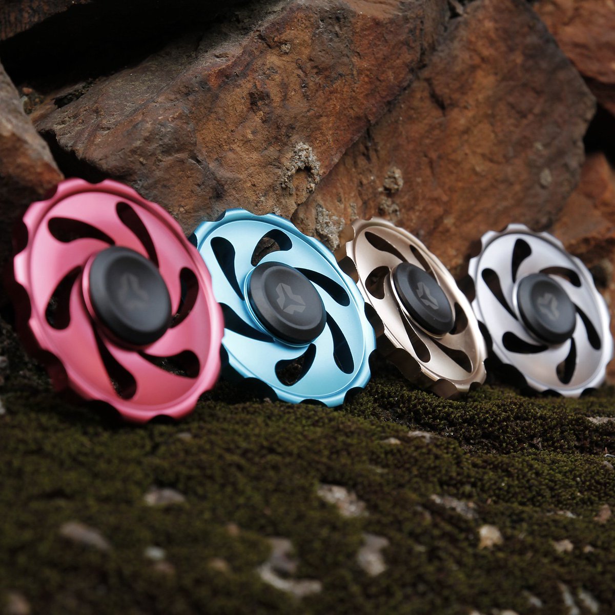 YomaxerFidget tweet picture