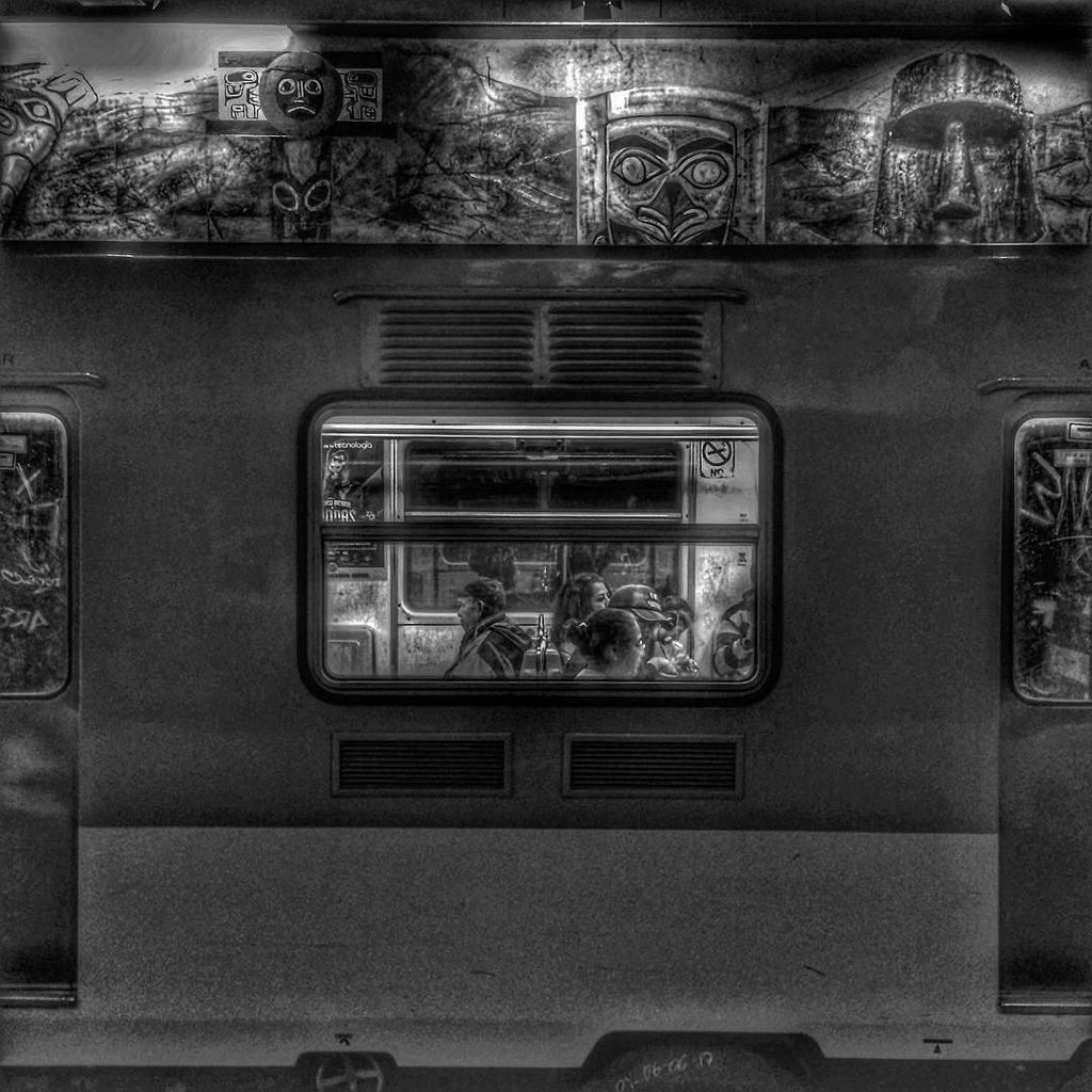 proyectoMO's tweet photo. Fotografía de @david___gs: "Las ventanas del metro. .
.
.
.
.
.
.

#icu_usa #gramslayers #frametality #exploreeverything #sonyalpha #houseo… https://t.co/cW5WDySnPP