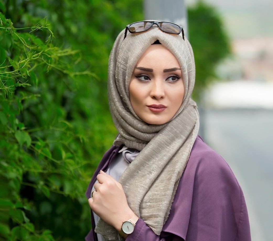 Bir insanın bir insana gönlü düşmeye görsün,
Kışı da yazı da ona doğrudur ❗❗❗