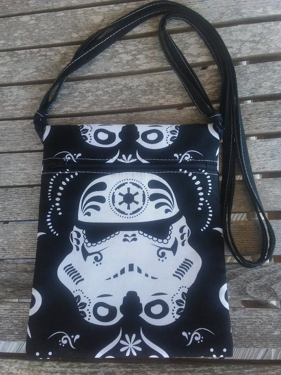 CrimsonDesignBG's tweet photo. https://t.co/U752kJ4yTy #StarWarsDayAtSea #StarWars #Starwarsfan #Starwarscruise #Stormtrooper #Disney #Disneycruise #Disneyfishextendergift https://t.co/OGhxivlBx2