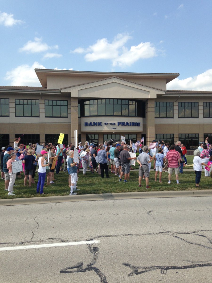 PPGreatPlainsKS's tweet photo. All of these Kansans are out here in 90degree weather to say "This deadly bill has got to go" #NotGoodforKansas #StandwithPP https://t.co/PmGy0IcsCz