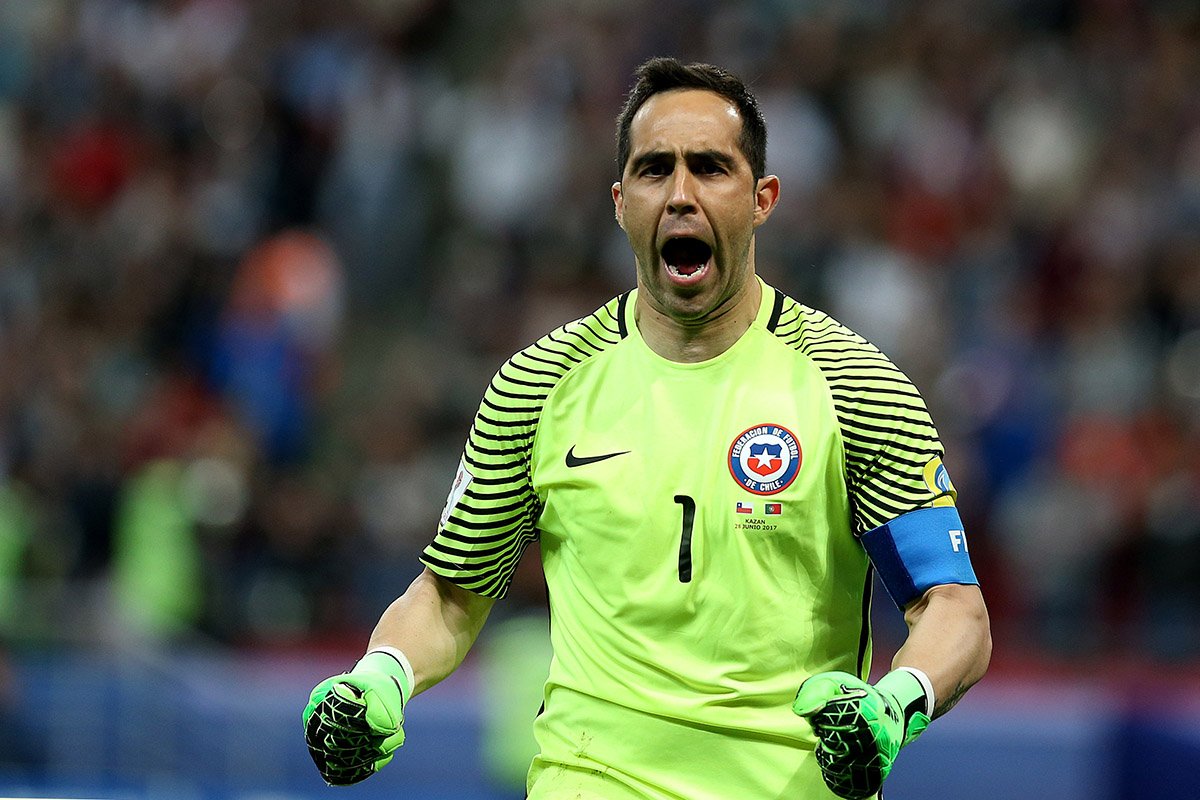 LaRoja's tweet photo. ¡Que no se acaben nunca los festejos! #LaRoja finalista de la #ConfedCup https://t.co/2WpfEH7VsL
 
#VamosChile ⚽️🇨🇱 https://t.co/H5Ch2dtpV5