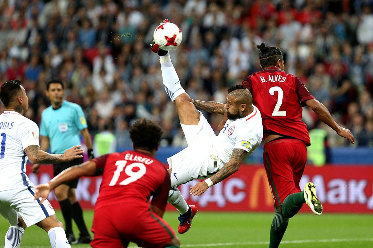 LaRoja's tweet photo. ¡Que no se acaben nunca los festejos! #LaRoja finalista de la #ConfedCup https://t.co/2WpfEH7VsL
 
#VamosChile ⚽️🇨🇱 https://t.co/H5Ch2dtpV5