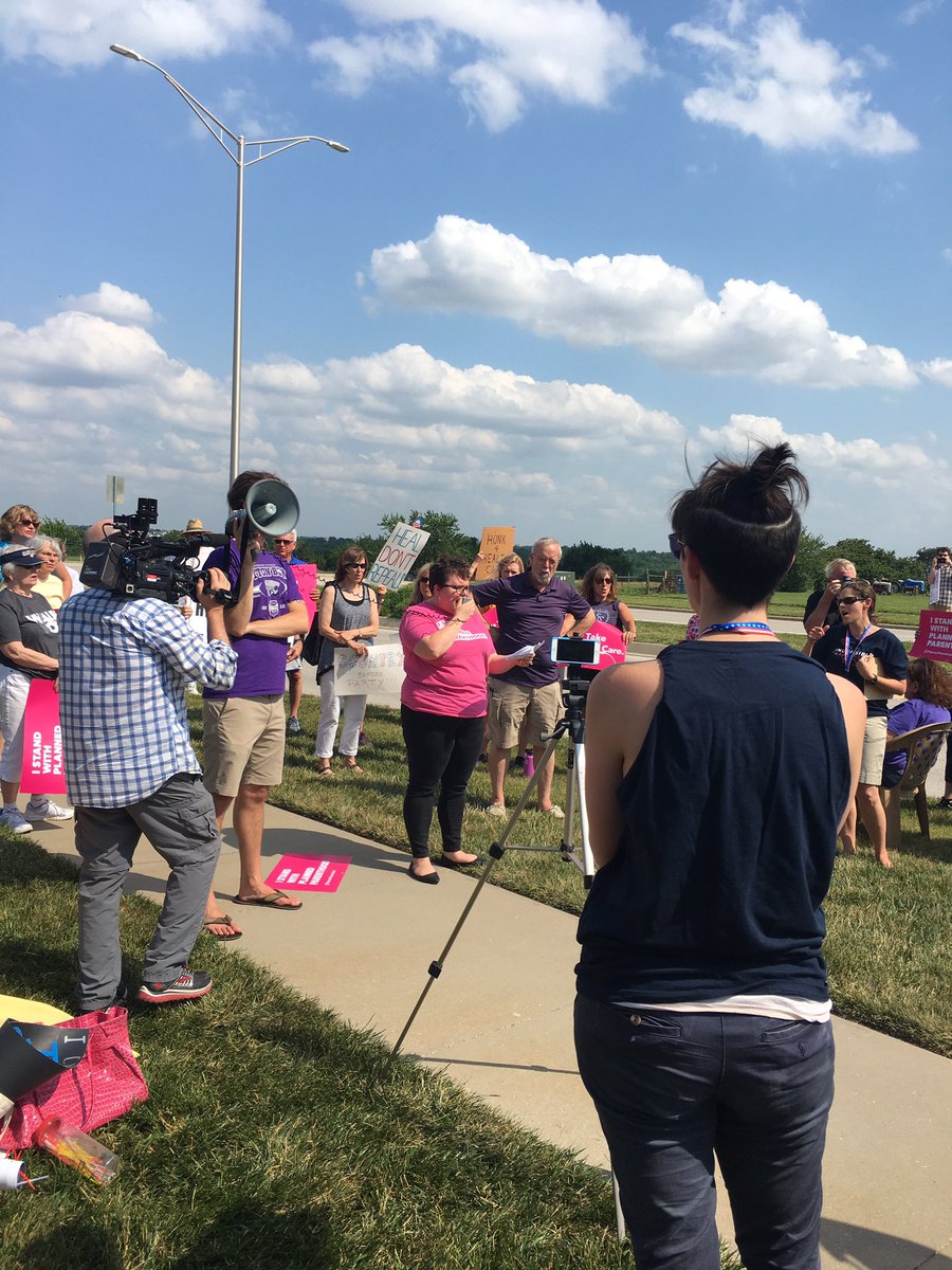courtneycc58's tweet photo. @EliseHiggins speaking at @JerryMoran's office. #NotGoodForKansas https://t.co/6V9yGVntwd