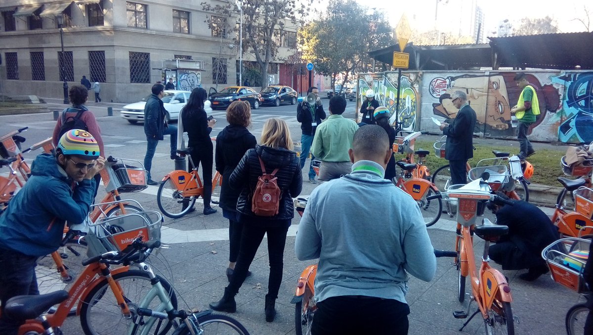 Bici_paseos's tweet photo. Gran recorrido x #infra ciclista junto a expertos del mundo. #MobilizeStgo gran oportunidad para dialogar entre #ciudades. @ITDP @Muni_Stgo https://t.co/BVIVZHDxOw