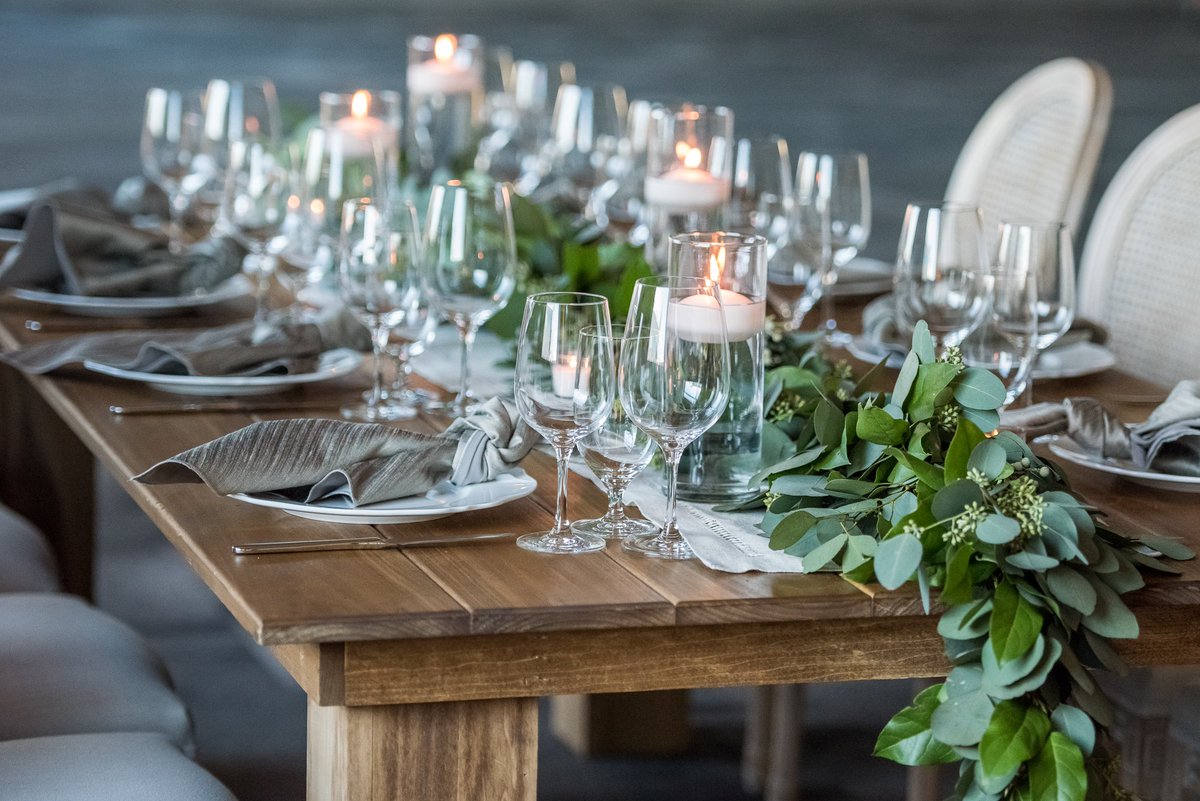 EnclaveLV's tweet photo. Hosting a dinner party? Make it extra special with a wine tasting and meal pairing! #dinnerparty #winetasting #enclavelv https://t.co/DNuOrd5UPq