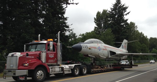 tntcranecanada's tweet photo. We have over 30 years of exp. transporting specialty equipment. https://t.co/eSWiv6kBUn https://t.co/Kb3UDmIWrH