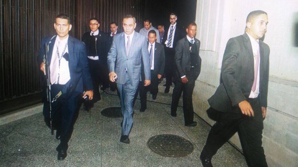 Dictadura de Nicolas Maduro - Página 7 DDcDA1gXgAAzt4B