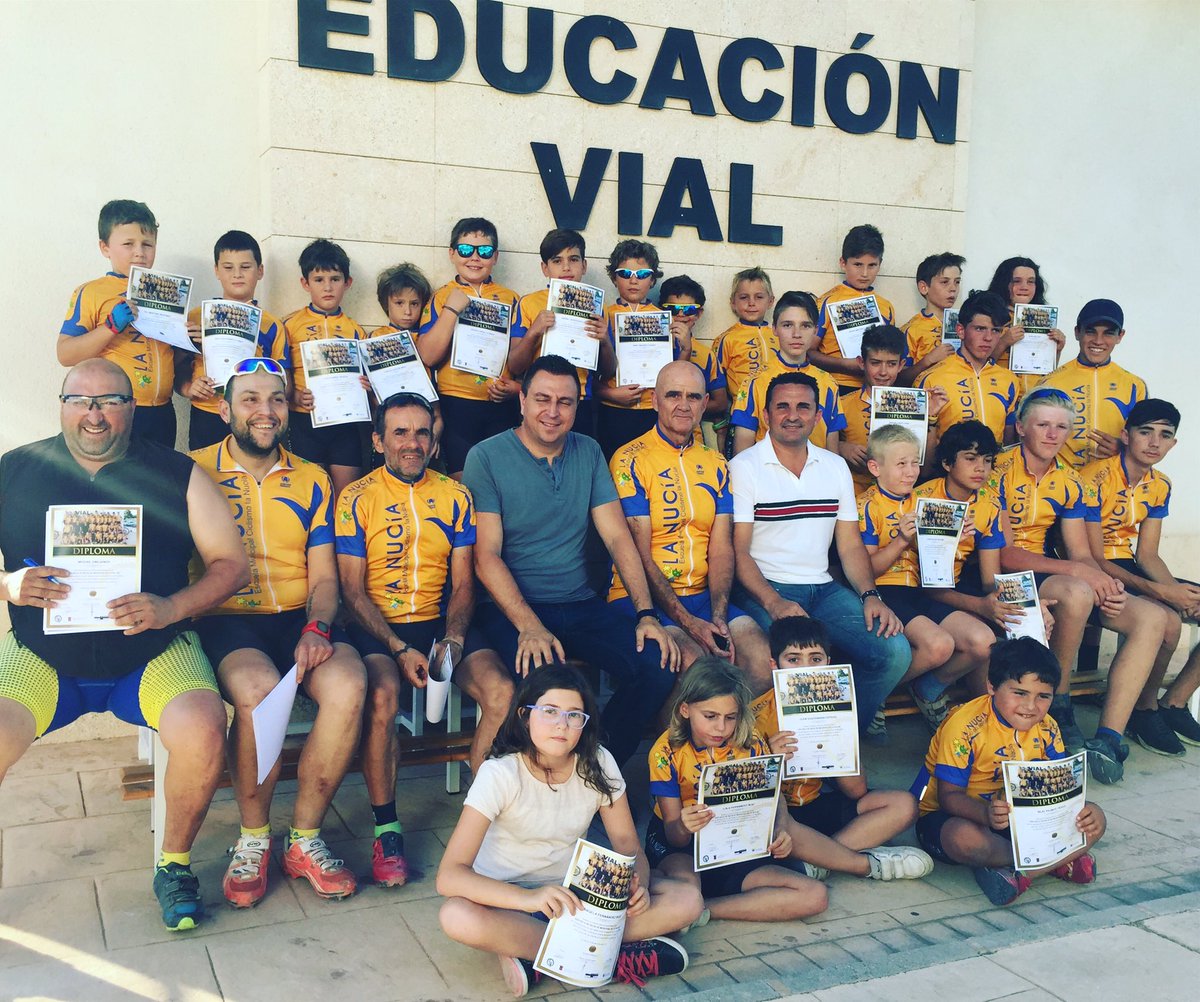 Final de Curso #EscolaMtb de <a href="/lanuciaes/">La Nucía</a> 3 años de vida 36 bikers han participado este año #SumaYSigue #PasionMtb #CanteraMtb <a href="/Sense_Limits/">Sense Límits</a>