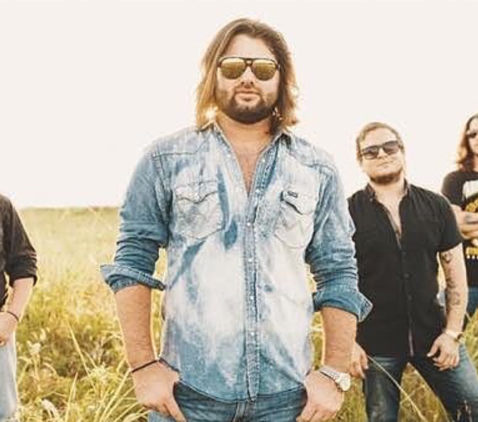 KaitlinButts's tweet photo. is it just me or does Koe look like he's got an achy breaky heart 💔 https://t.co/kcUGsnF683