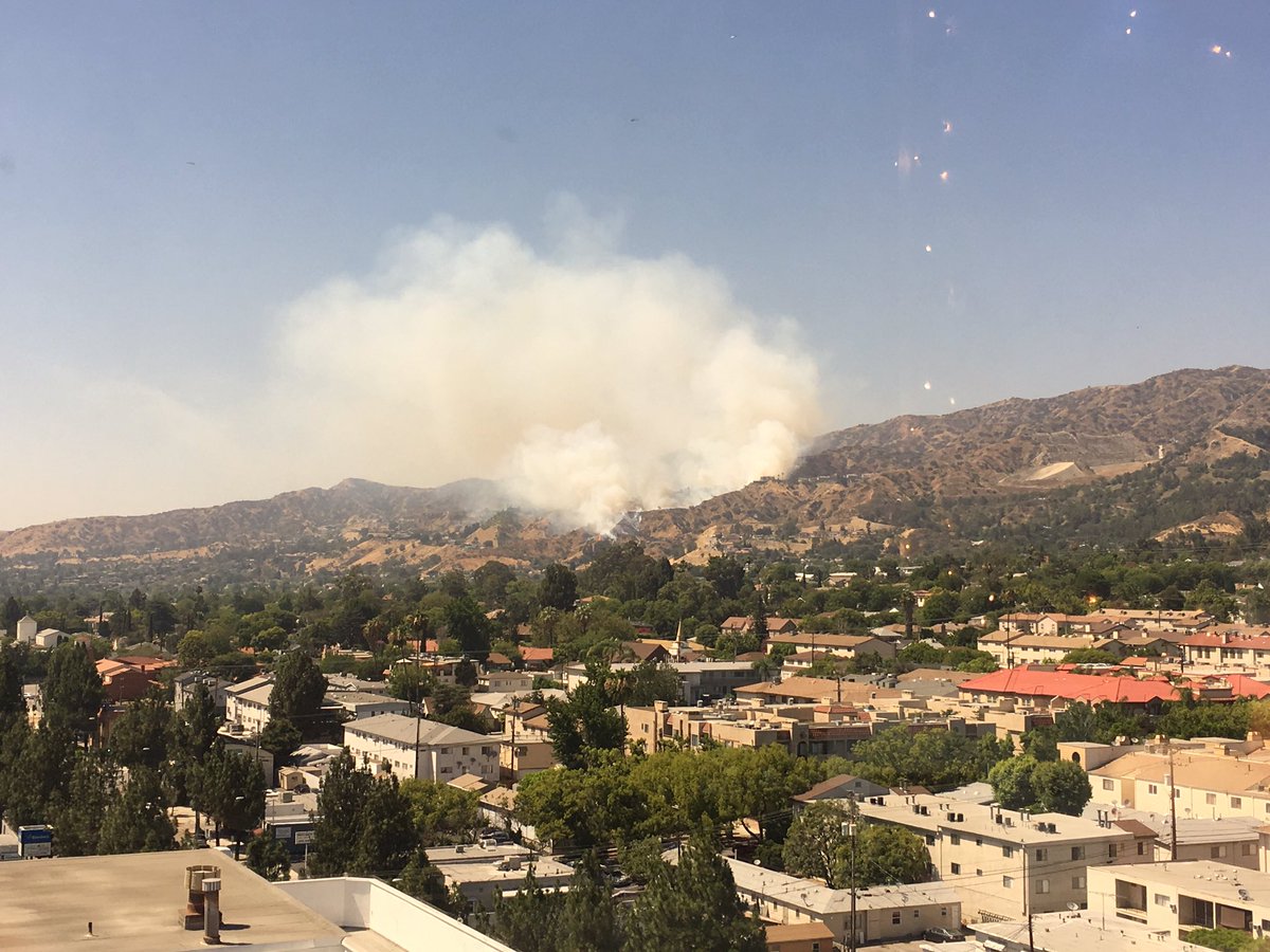 Coelasquid's tweet photo. So uh apparently Burbank is on fire and we're kinda sitting here watching it crawl towards us. https://t.co/XQDqR2whgC