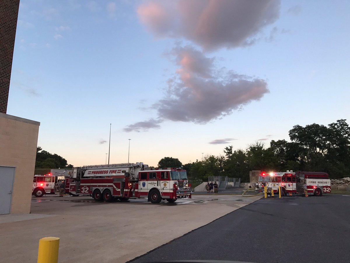 ProgressFire32's tweet image. The company out flowing some water and doing run ins last evening for training! Live in spots available #Progressfire