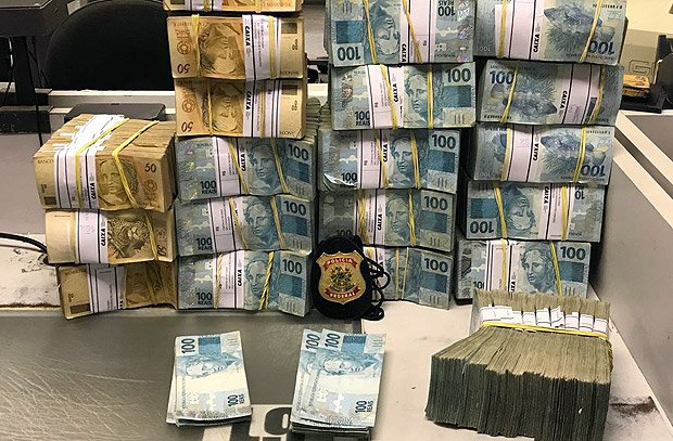 Saque de mais de R$ 50 mil deverá ser informado três dias antes ao banco bit.ly/2s3pSOu