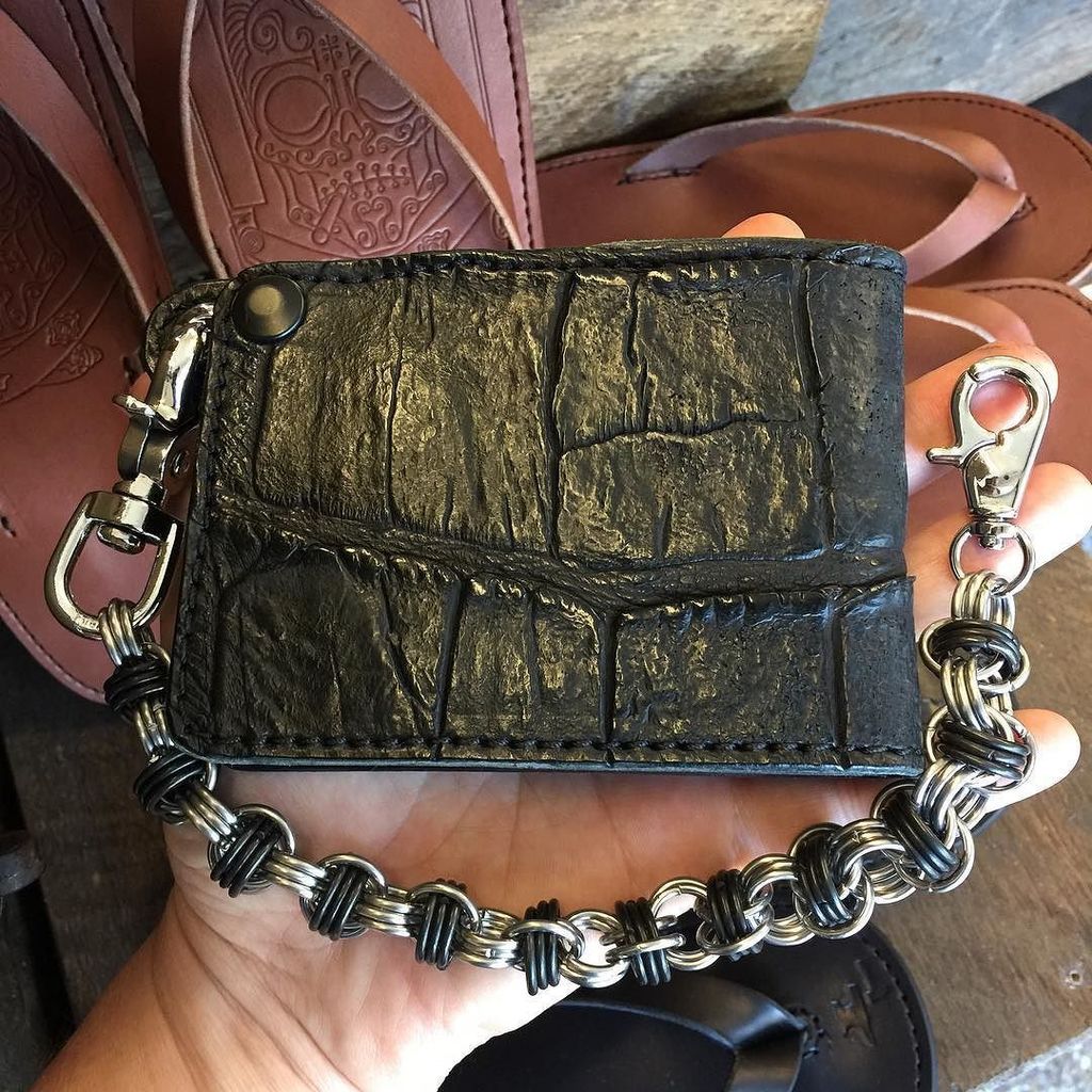 AnvilCustoms's tweet photo. Following up on yesterday ridiculous Black Alligator #chainwallets ...... this is the only one left!  Yes, the Bifold has survived the feed… https://t.co/dnpdWfnfIy