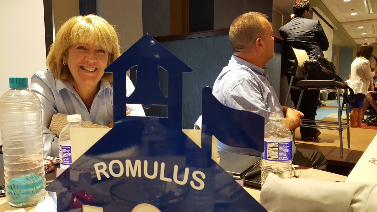 LynnRhone's tweet photo. So much learning! #WFLleaders https://t.co/wUL7POm1eN