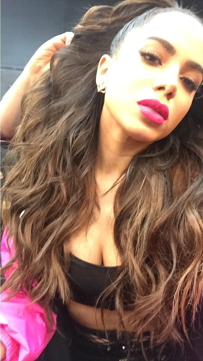 anittaportugapt's tweet image. Beleza da Anitta appreciation tweet. 🌸
