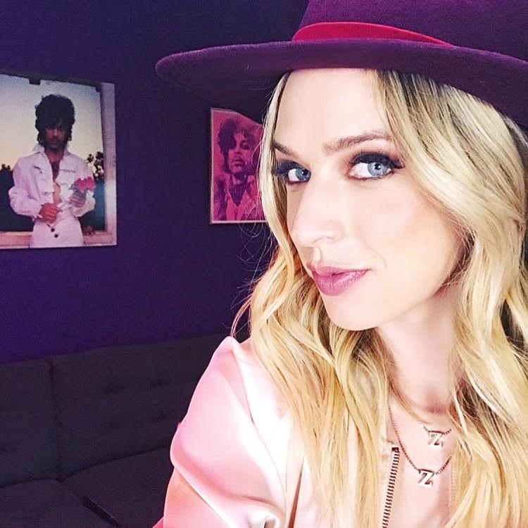AlexWooNYC's tweet photo. I love how you look in your z's @ZZWard π #repost #zzward #howwewoo #woospotting #layerednecklaces #z #zz #initials #alexwoo #madeinnyc https://t.co/quDiMmHuOY
