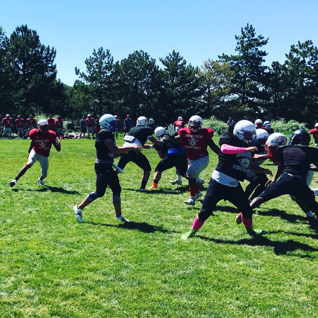 basic_football's tweet photo. Happy Birthday Louden Cahill!! One more padded scrimmage tomorrow!! #howlyeah #basicstrong #battleborn https://t.co/Y4zub1JekV
