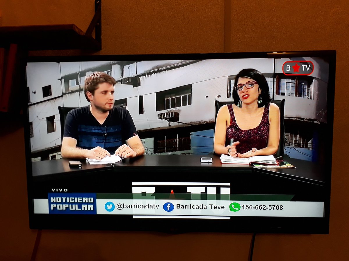 panchofarina's tweet photo. Una buena en un día jodido. Primera emisión en vivo, por TDA, de lxs compañerxs de @barricadatv 
Pd: en Boedo se ve 10 puntos! https://t.co/5VN6lCTmEi