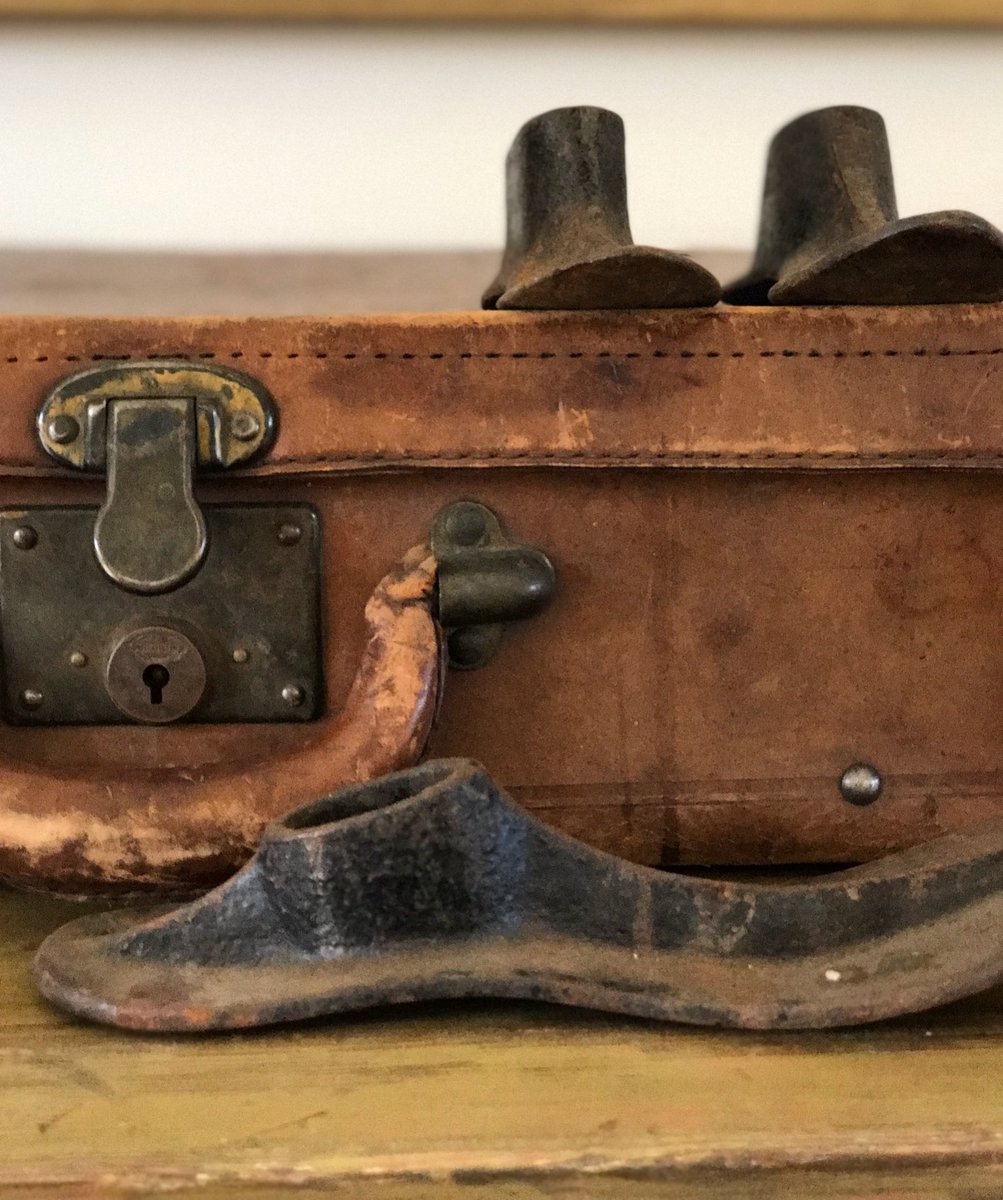 anythingrustic1's tweet photo. Pick. Sell. Repeat
#rustic #collected #vintage #antique #steampunk #leather #anythingrustic #junkinthetrunkvintagemarket #partylikeajunker https://t.co/KZJxQSc8Tr