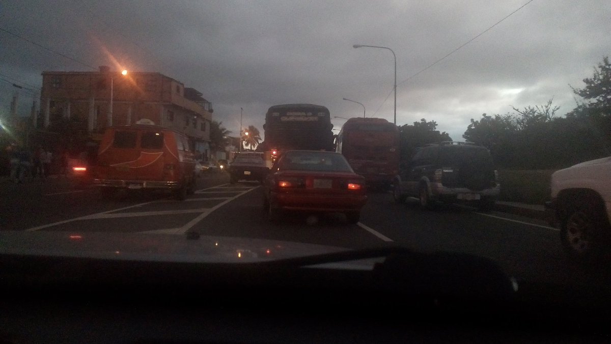movinotinto's tweet photo. #Garabatal cerrado por Protestas. #bqt #TrancazoNacional https://t.co/6Epf9i88nb
