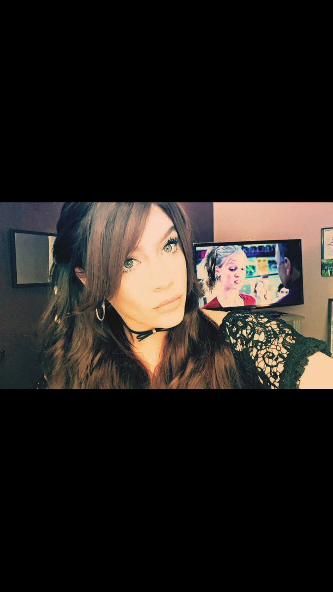 Itskaymelbee's tweet photo. When behind your selfie is true love @AshtyyynM #ashtyn&derrick 😍😂 #aPicInsideApic https://t.co/KrxY8zChPP