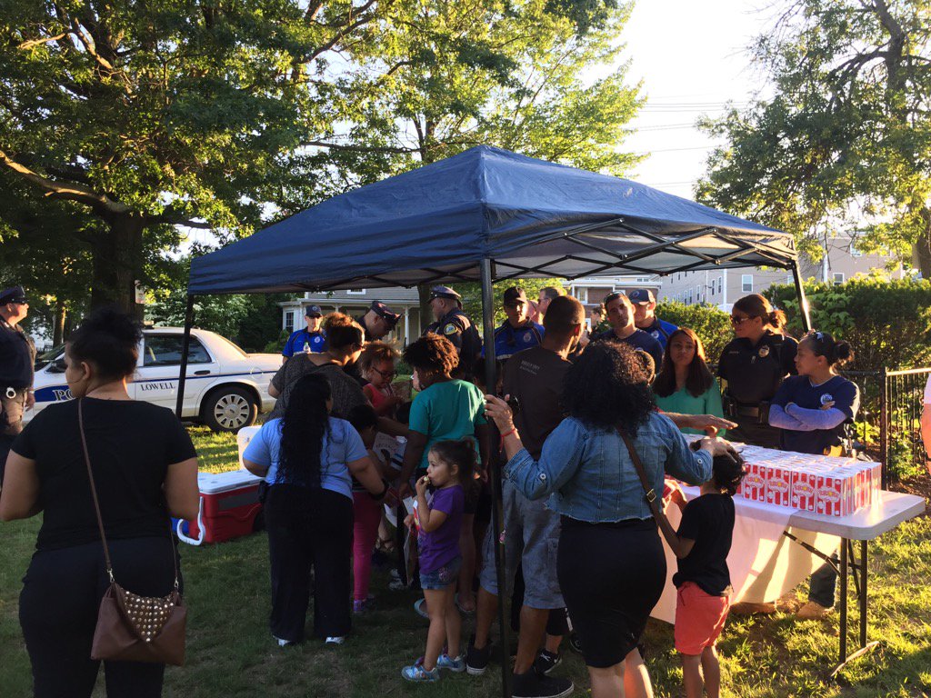 LowellPD's tweet photo. Getting ready for movie night!! #LPDSafeSummer https://t.co/d6NsGJuKdX