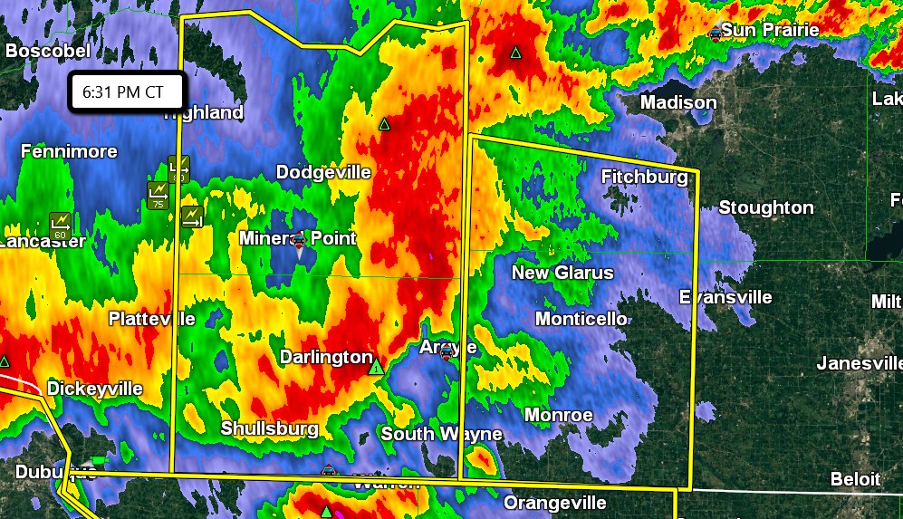 SevereStudios's tweet photo. 6:32 PM CT- Winds up to 80 mph possible with this line of storms moving just south of Madison, WI. https://t.co/RYbFoodVKe