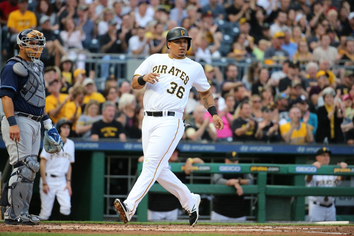 Pirates's tweet image. #EliasSaysGO!

Diaz with a 2-run knock to right and your Bucs take a 4-1 lead here in the opening frame!