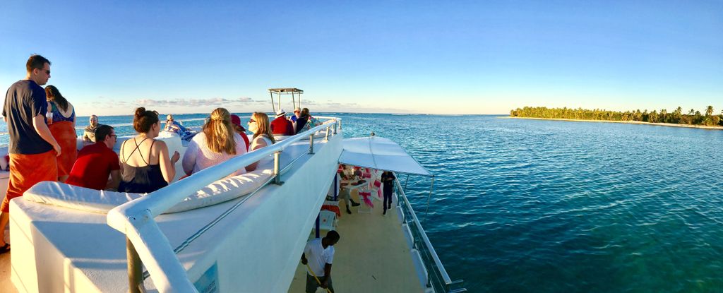 LaBarcazaEvents's tweet photo. No clouds today #labarcaza #labarcazaweddingboat #bride #bridal #love #bodas #puntacanawedding #weddings #engagementrings #weddingdress https://t.co/6skC3ZhDJZ