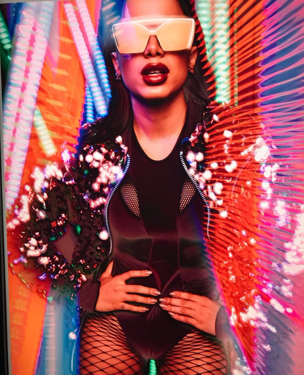 anittaportugapt's tweet image. QUE MULHER! 🔥- Anitta para a Chilli Beans.