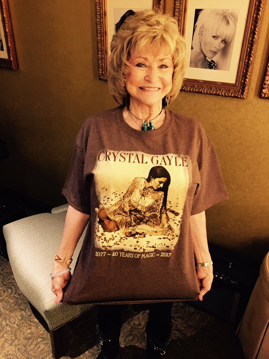 Look what Peggy Sue wore to the @opry tonight! I love it! ❤️#40YearsofMagic store.crystalgayle.com/T-SHIRT-MAGIC-…