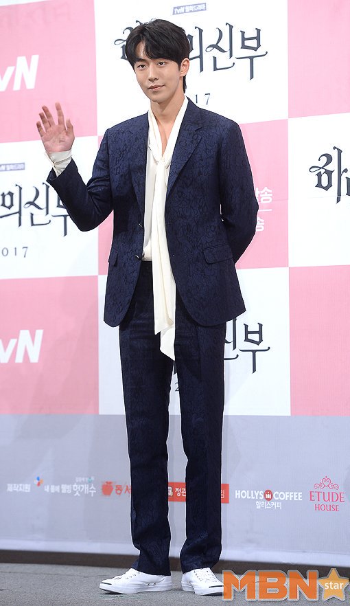 NJHBrasil's tweet photo. [FOTOS IMPRENSA] 27.06.17
Nam Joo Hyuk na conferência de imprensa do drama Bride Of the Water God da TvN. https://t.co/nfETvEt2ex