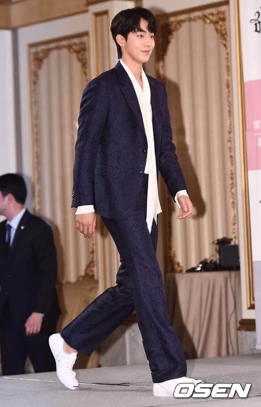 NJHBrasil's tweet photo. [FOTOS IMPRENSA] 27.06.17
Nam Joo Hyuk na conferência de imprensa do drama Bride Of the Water God da TvN. https://t.co/NF459MmsUc