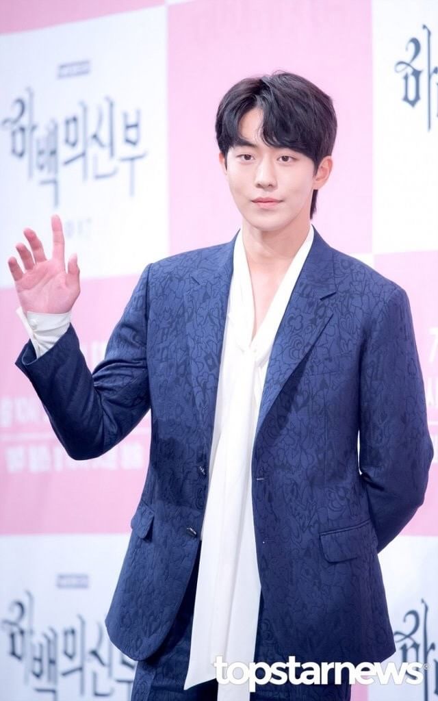 NJHBrasil's tweet photo. [FOTOS IMPRENSA] 27.06.17
Nam Joo Hyuk na conferência de imprensa do drama Bride Of the Water God da TvN. https://t.co/qAFft6lkDy