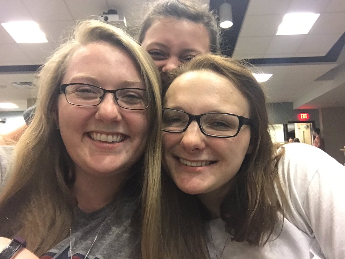 emilysinger4's tweet image. Why must all my cool friends from college live so far away from me? 🙁🙁#imissyouall