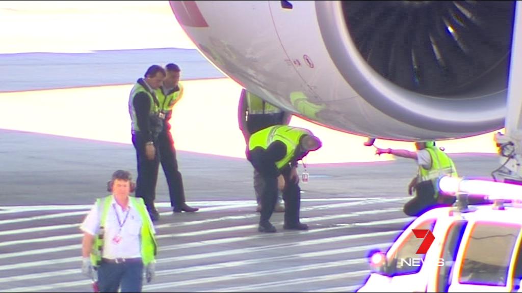 7NewsSydney's tweet image. .@Qantas says QF93 departed Sydney for @flyLAXairport at 4:15pm. Flight diverted to Sydney after flight crew noticed a loss of engine oil.