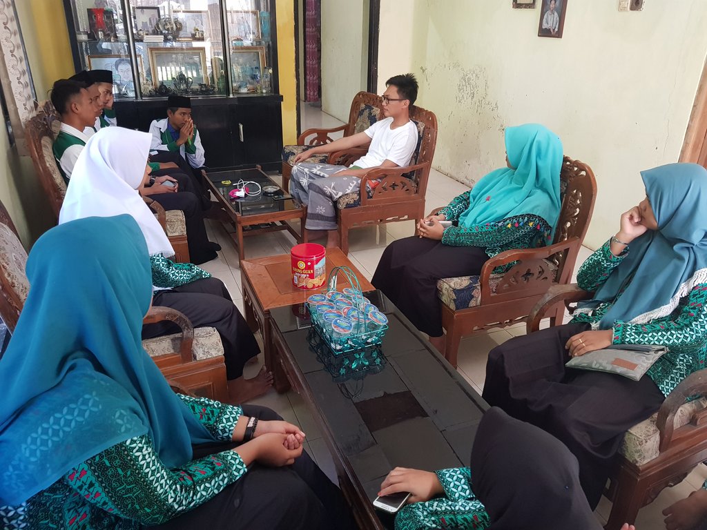 amaruf_official's tweet photo. Kedatangan rombongan IPNU-IPPNU Kec Pakisjaya Karawang. IPNU-IPPNU ya seherusnya kaya gini, anak SMP-SMA 😊😁 https://t.co/0949gp2e9O